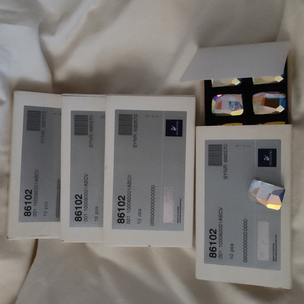 Swarovski crystallized elements # 86102 , qty 4boxes x 10 each